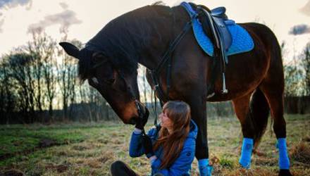 horseback-riding-through-the-woods-kharkov