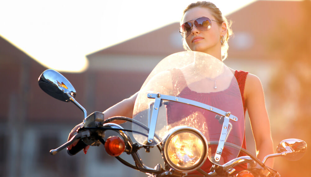 Урок водіння на мотоциклі для дівчини, Харків - Фото