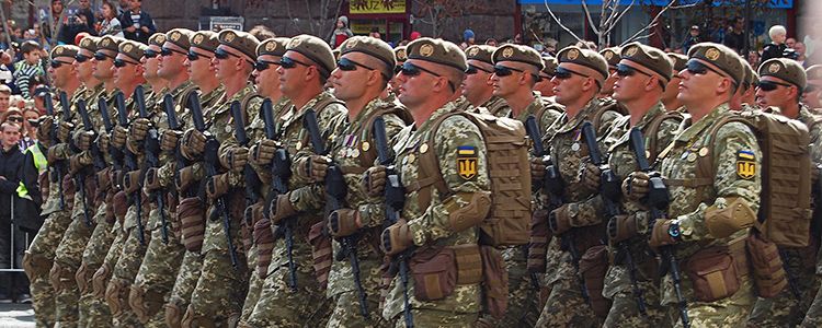 Топ-10 необычных подарков на День украинской армии - фото 1