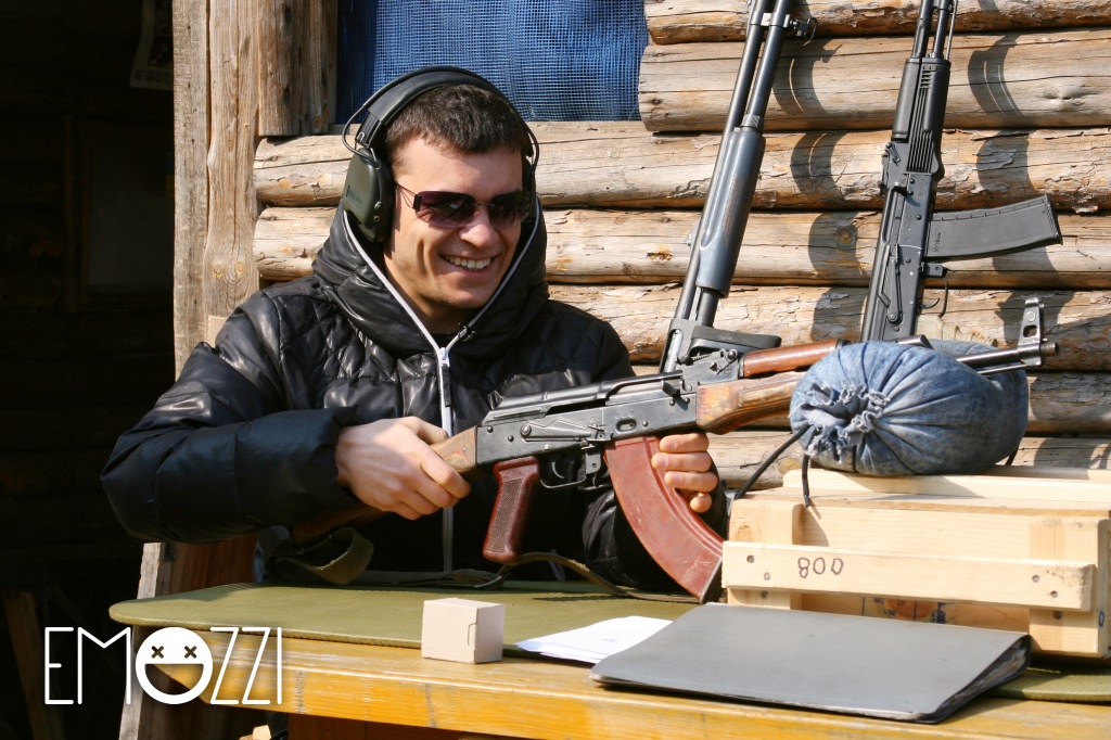 Александр Павлик в EMOZZI: Стрельба из пяти видов оружия - фото - 1