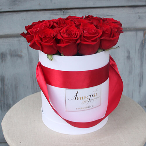 Велика капелюшна коробка з 21 голландської троянди, Київ - Фото